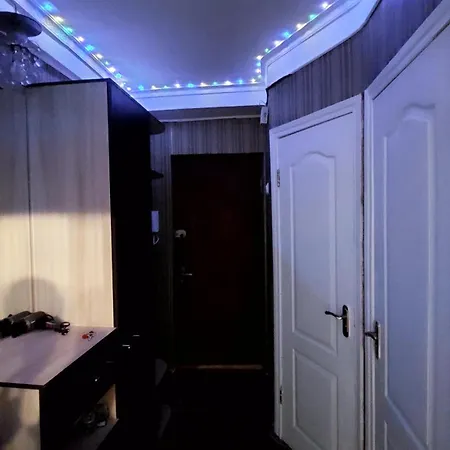 2 Bedroom Metro Vasilkovskaya Apartment Kyiv