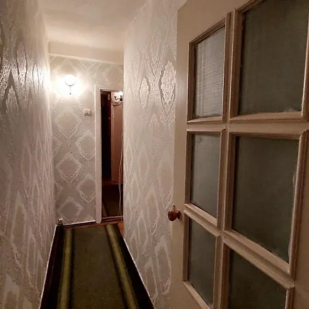 2 Bedroom Metro Vasilkovskaya Kyiv