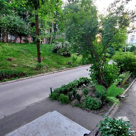 2 Bedroom Metro Vasilkovskaya Kyiv