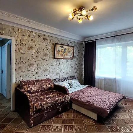 2 Bedroom Metro Vasilkovskaya * Kyiv