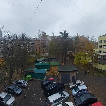 2 Bedroom Metro Vasilkovskaya Apartment *