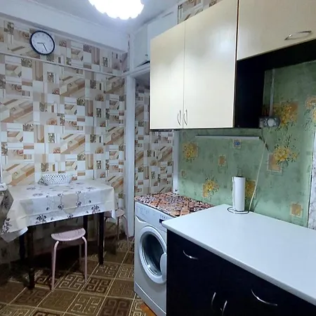 2 Bedroom Metro Vasilkovskaya Apartment Kyiv
