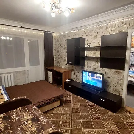 2 Bedroom Metro Vasilkovskaya *