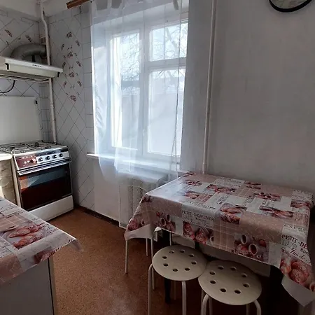 2 Bedroom Metro Vasilkovskaya * Kyiv