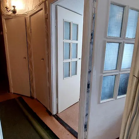 2 Bedroom Metro Vasilkovskaya Kyiv